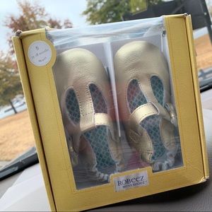 NIB ROBEEZ INFANT GOLD SHOES SZ 5 🎈